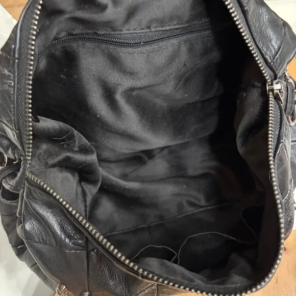 Gothic Black Leather Crossbody Bag with Skull Embellishments - Picture 6 of 8